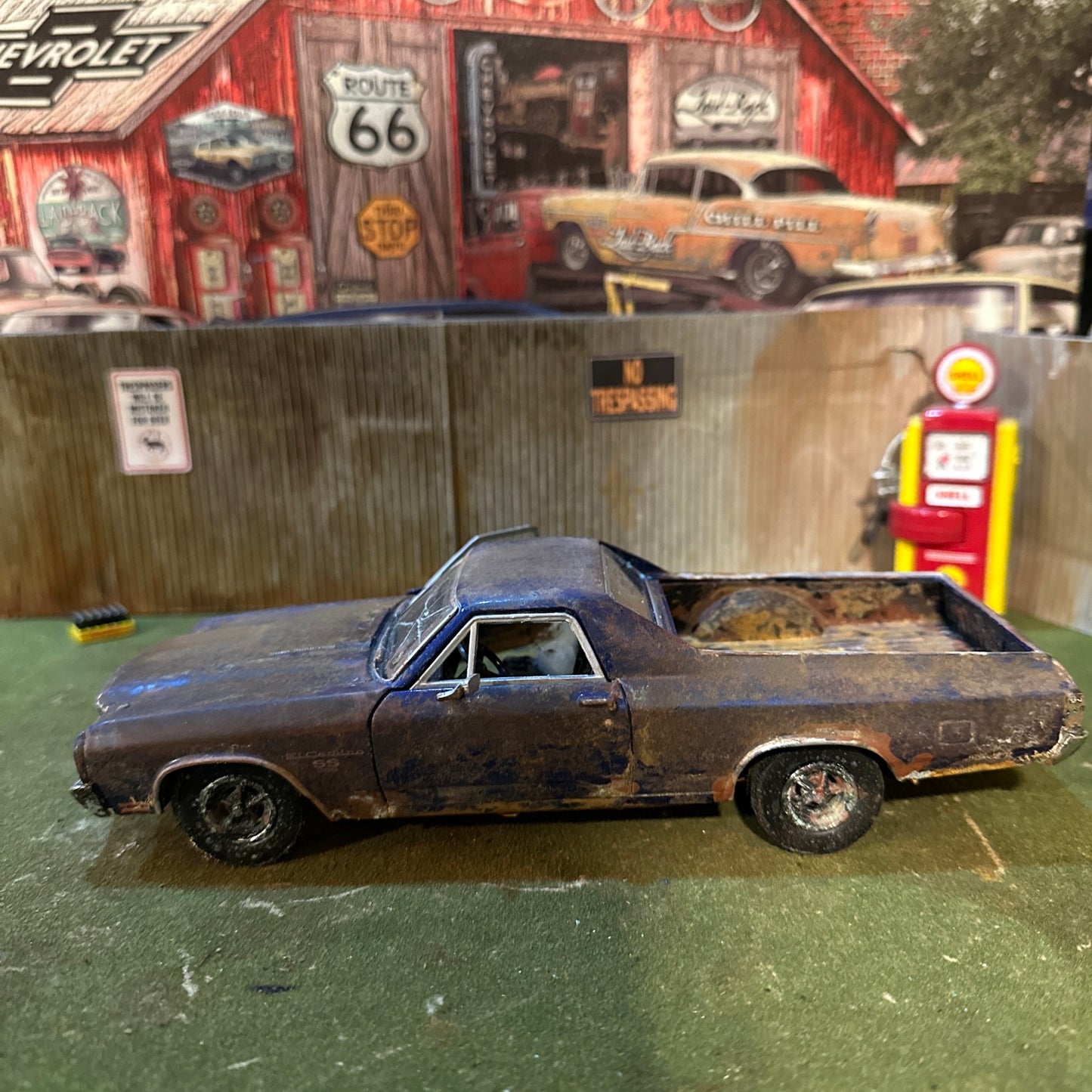 1970 Chevrolet El Camino SS - Barn Find Cars - 1:24 DIECAST