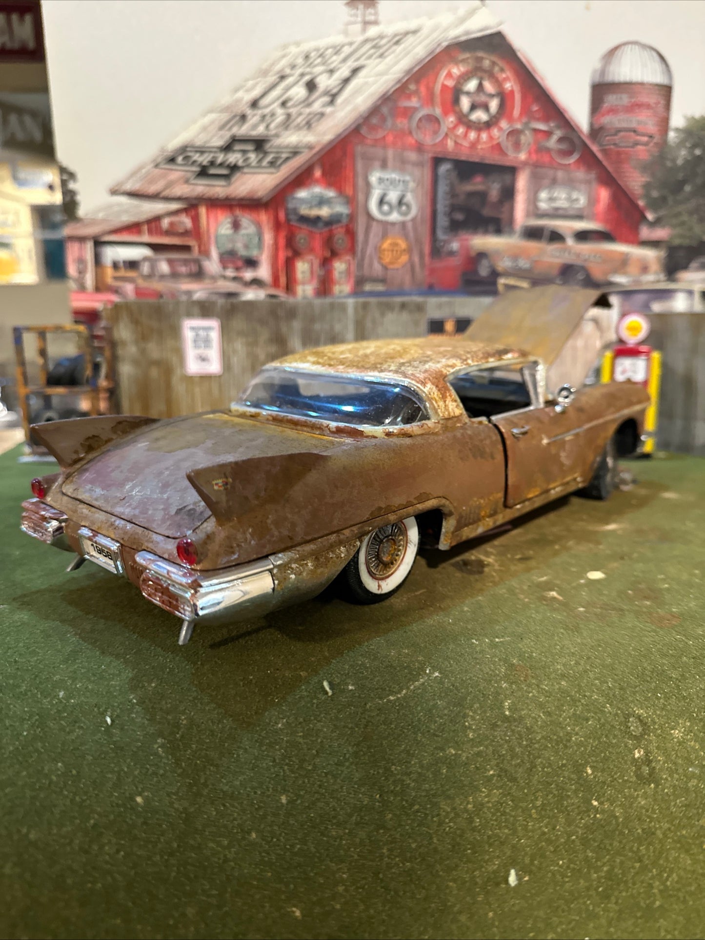 1958 Cadillac - Barn Find Cars - 1:18 DIECAST