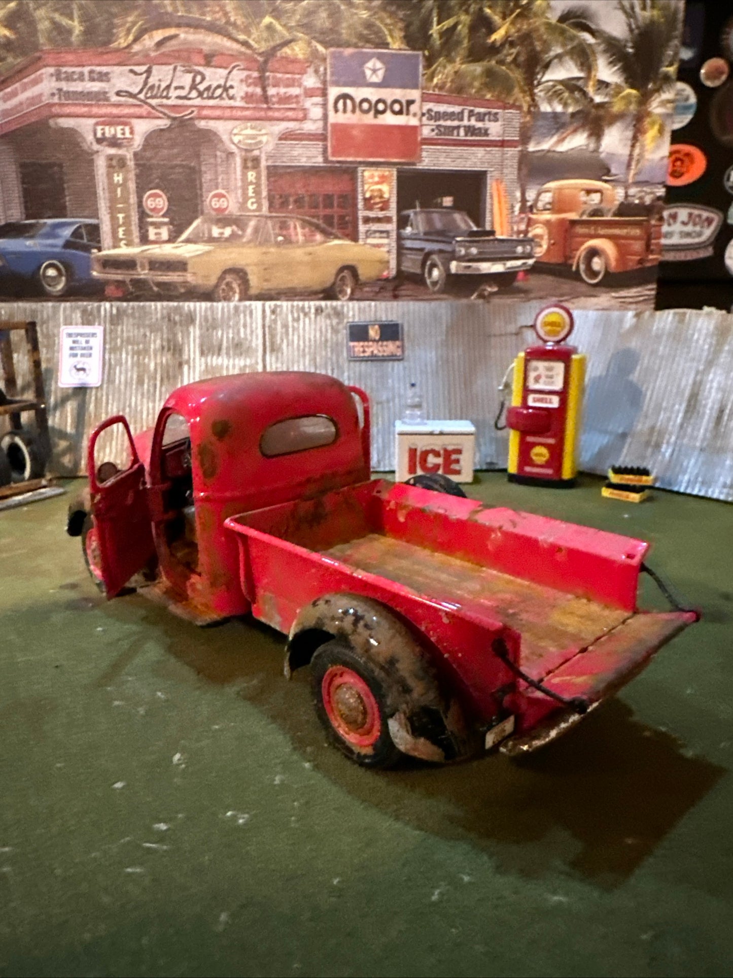 1938 International Harvester D2 Pickup Truck - 1:25 DIECAST