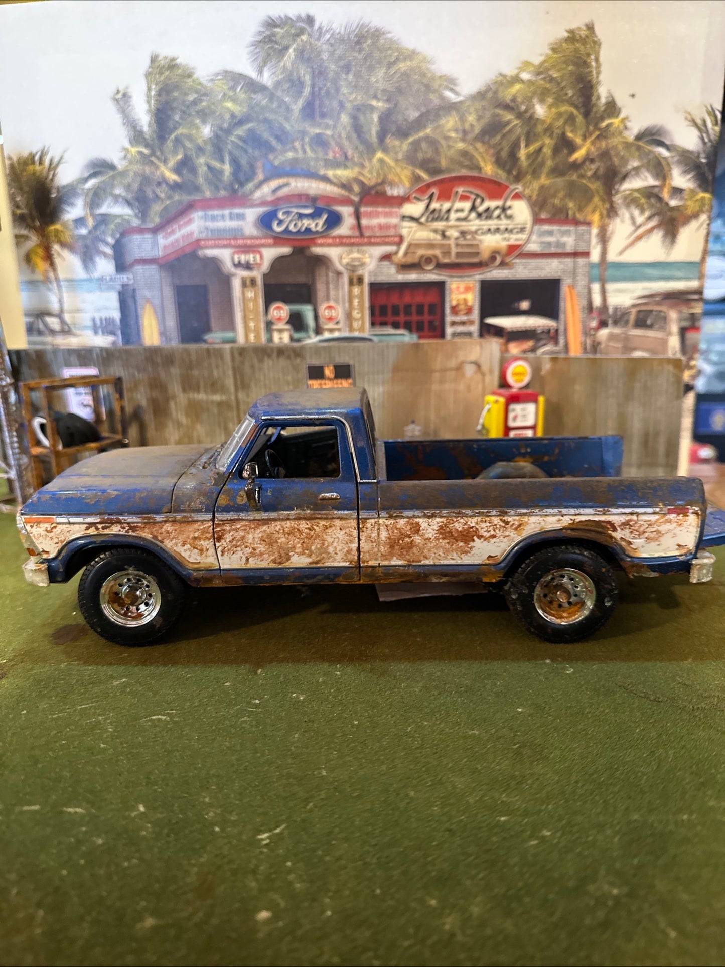 1979 Ford F150 Pickup Truck - Barn Find Cars - 1:18 DIECAST - Blue