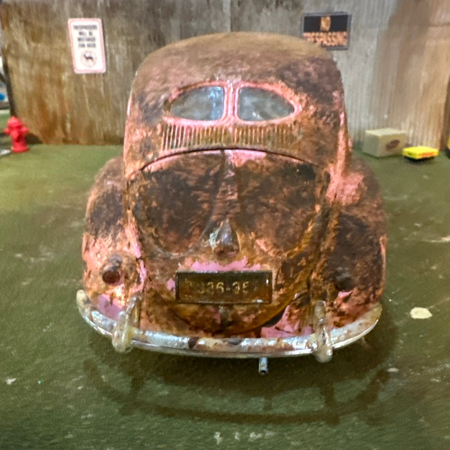 1951 Volkswagen Beetle - Barn Find Cars - 1:18 DIECAST